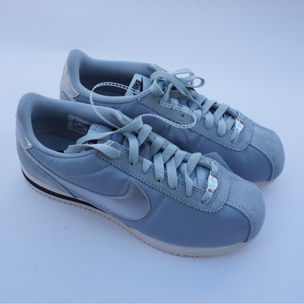 Nike Cortez light pumice/pastel blue and metallic silver